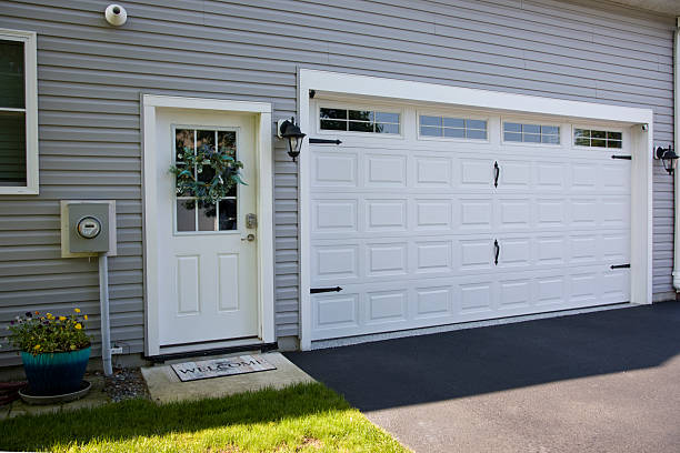 24/7 Emergency Garage Door Panel Replacement experts in Oak Hill, FL